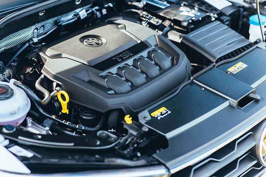 想找部內外兼具的一等好車,除了飽滿動力精準下盤功夫外,還能擁有一點也不遜於他人的高顏值,那我想你應該考慮買張搖滾區直達門檻,我知道貴了些,但它很值得。