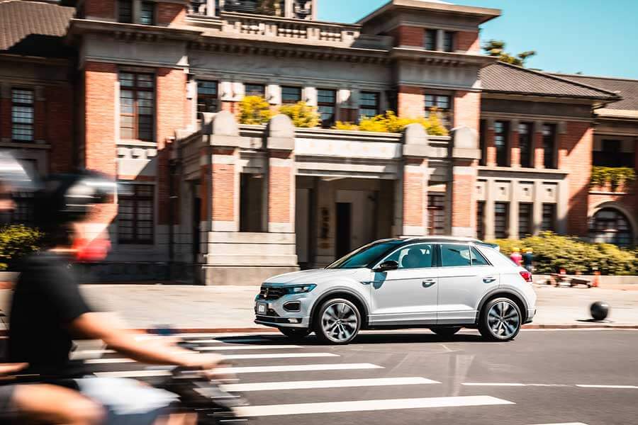 想找部內外兼具的一等好車,除了飽滿動力精準下盤功夫外,還能擁有一點也不遜於他人的高顏值,那我想你應該考慮買張搖滾區直達門檻,我知道貴了些,但它很值得。