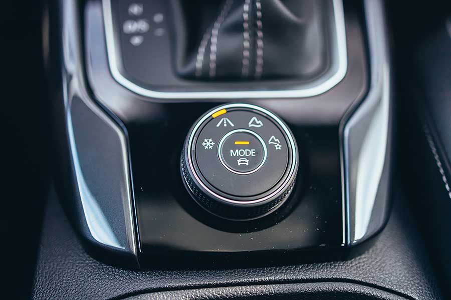 想找部內外兼具的一等好車,除了飽滿動力精準下盤功夫外,還能擁有一點也不遜於他人的高顏值,那我想你應該考慮買張搖滾區直達門檻,我知道貴了些,但它很值得。