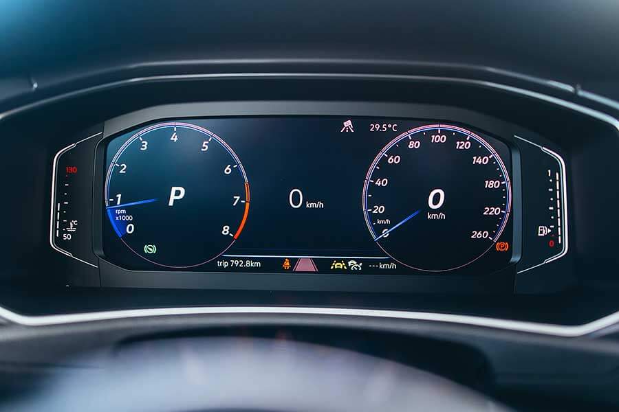 想找部內外兼具的一等好車,除了飽滿動力精準下盤功夫外,還能擁有一點也不遜於他人的高顏值,那我想你應該考慮買張搖滾區直達門檻,我知道貴了些,但它很值得。