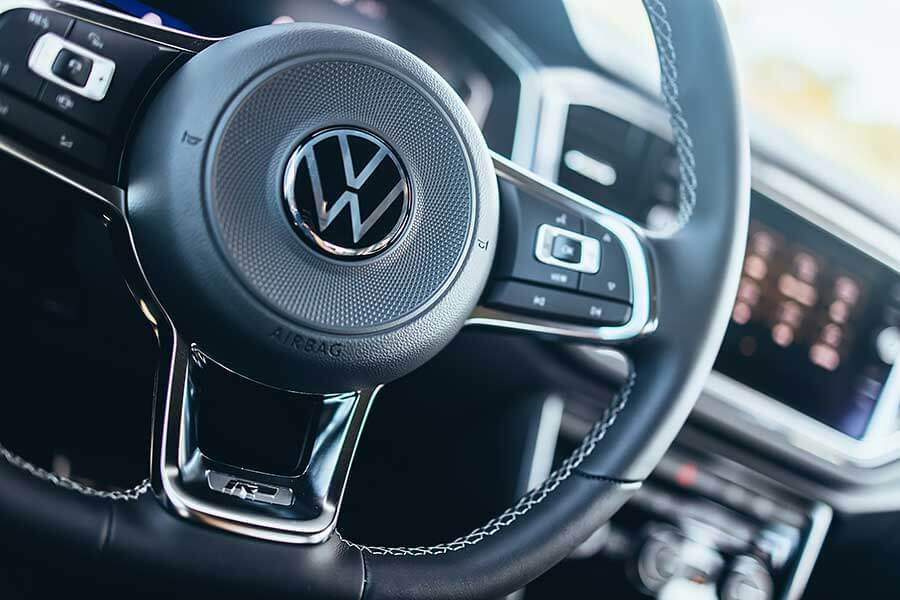 想找部內外兼具的一等好車,除了飽滿動力精準下盤功夫外,還能擁有一點也不遜於他人的高顏值,那我想你應該考慮買張搖滾區直達門檻,我知道貴了些,但它很值得。