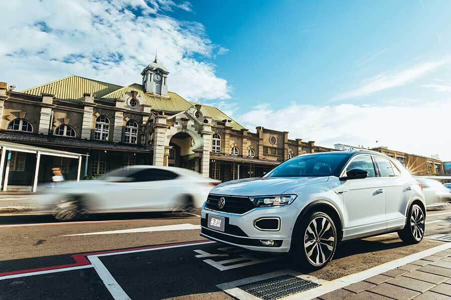 想找部內外兼具的一等好車,除了飽滿動力精準下盤功夫外,還能擁有一點也不遜於他人的高顏值,那我想你應該考慮買張搖滾區直達門檻,我知道貴了些,但它很值得。