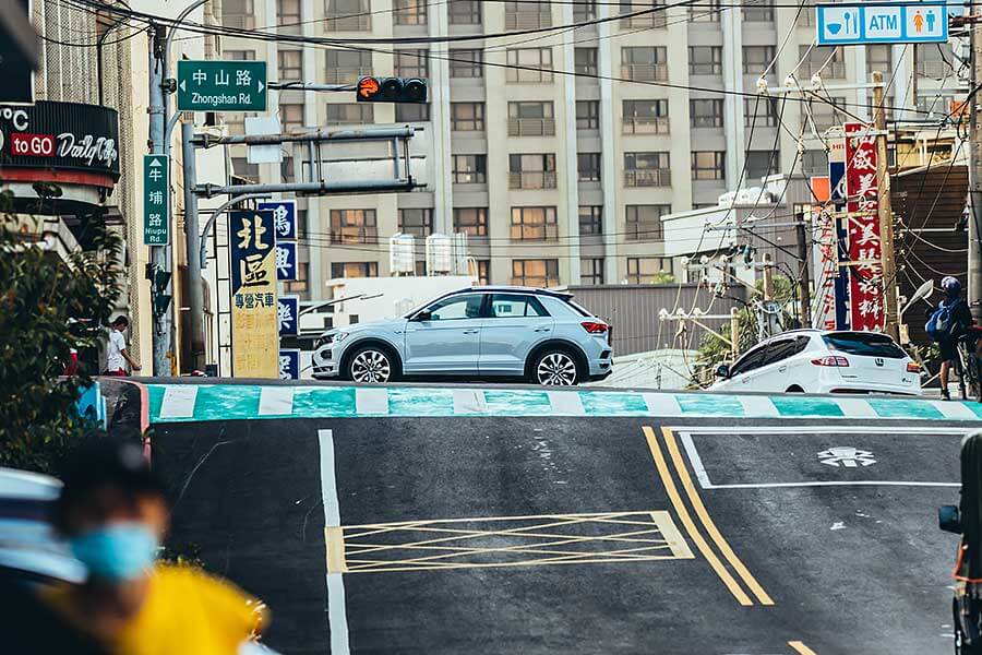 想找部內外兼具的一等好車,除了飽滿動力精準下盤功夫外,還能擁有一點也不遜於他人的高顏值,那我想你應該考慮買張搖滾區直達門檻,我知道貴了些,但它很值得。