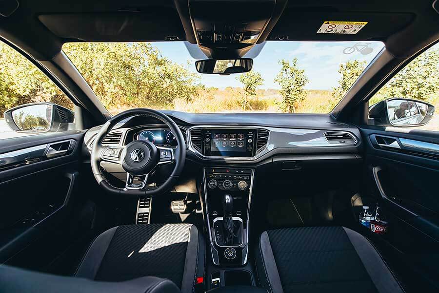 想找部內外兼具的一等好車,除了飽滿動力精準下盤功夫外,還能擁有一點也不遜於他人的高顏值,那我想你應該考慮買張搖滾區直達門檻,我知道貴了些,但它很值得。