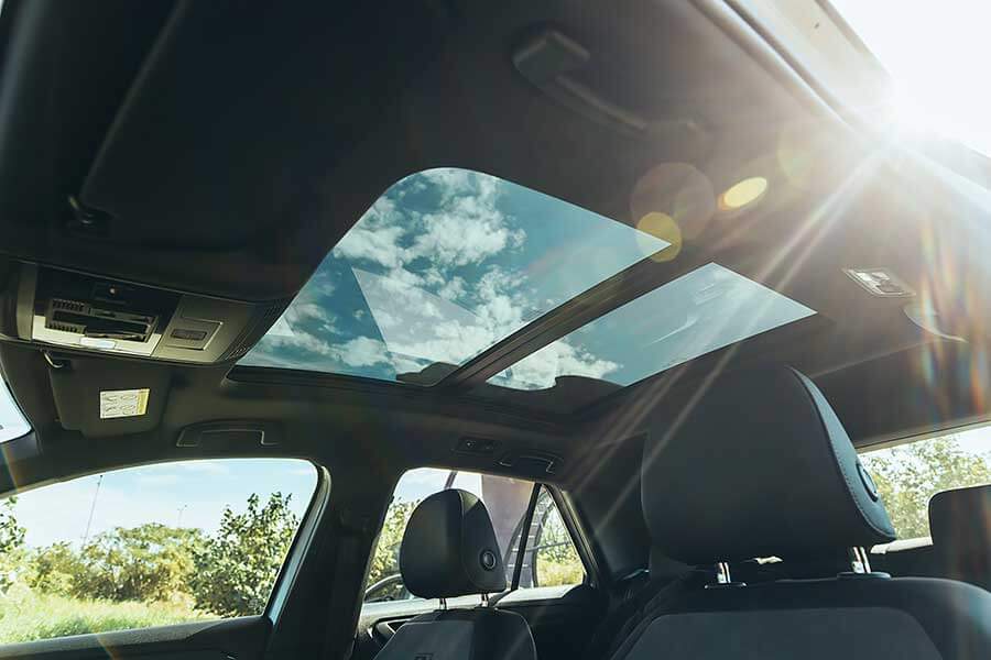 想找部內外兼具的一等好車,除了飽滿動力精準下盤功夫外,還能擁有一點也不遜於他人的高顏值,那我想你應該考慮買張搖滾區直達門檻,我知道貴了些,但它很值得。