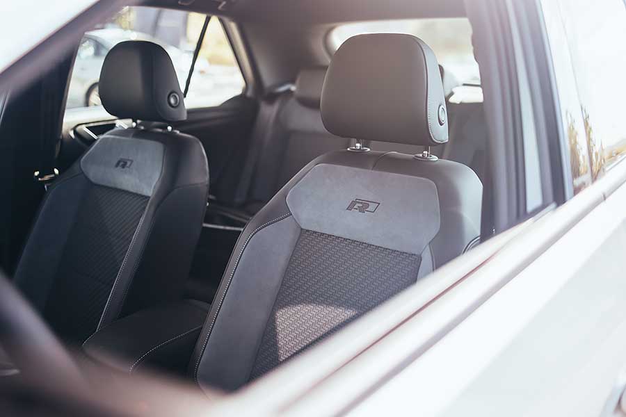 想找部內外兼具的一等好車,除了飽滿動力精準下盤功夫外,還能擁有一點也不遜於他人的高顏值,那我想你應該考慮買張搖滾區直達門檻,我知道貴了些,但它很值得。