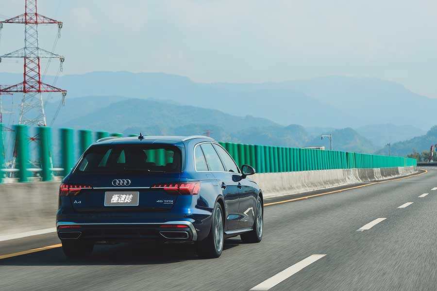 看到遠方日月潭邊的那棵大樹了嗎？左去右回，開始！