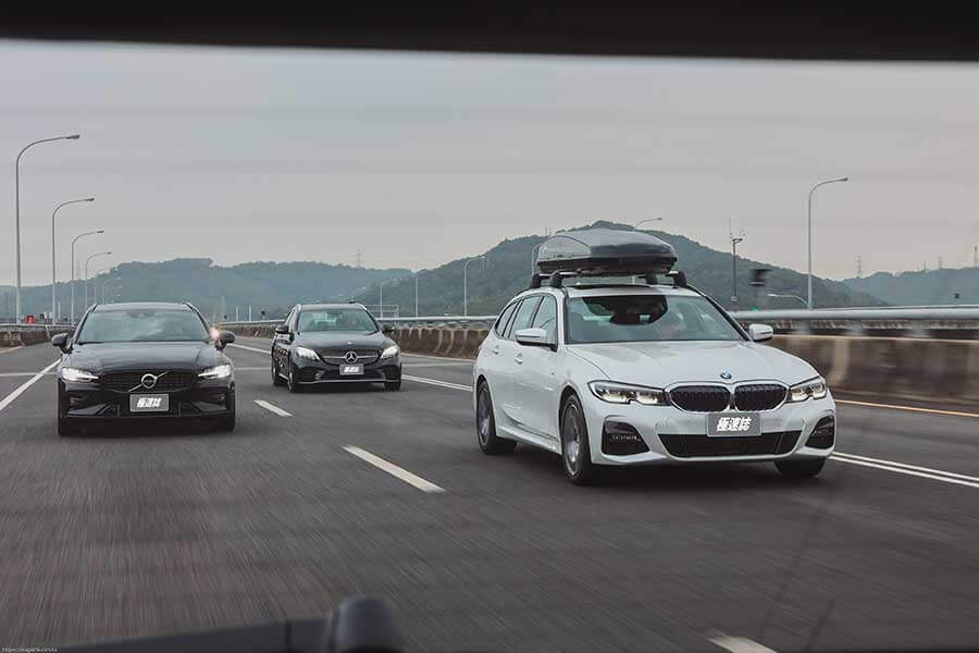 看到遠方日月潭邊的那棵大樹了嗎？左去右回，開始！