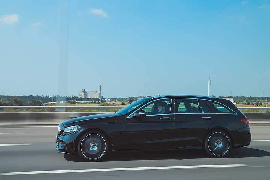 看到遠方日月潭邊的那棵大樹了嗎？左去右回，開始！