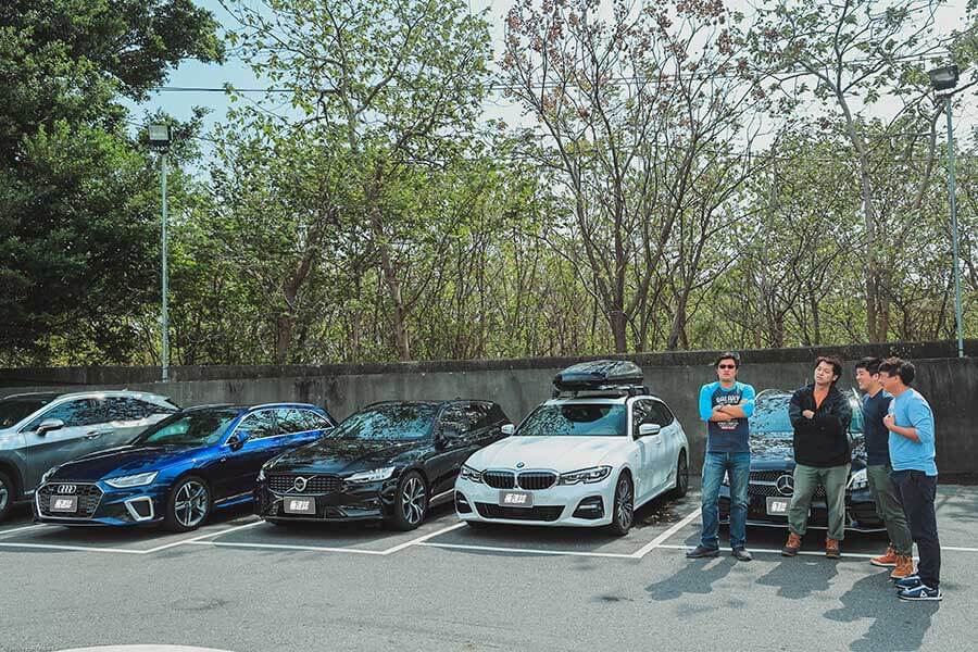 看到遠方日月潭邊的那棵大樹了嗎？左去右回，開始！