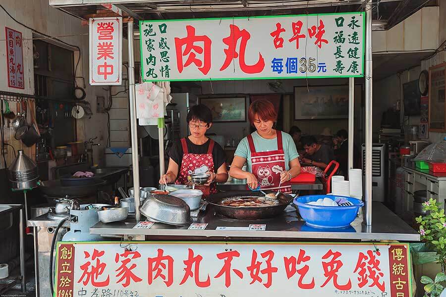 看到遠方日月潭邊的那棵大樹了嗎？左去右回，開始！