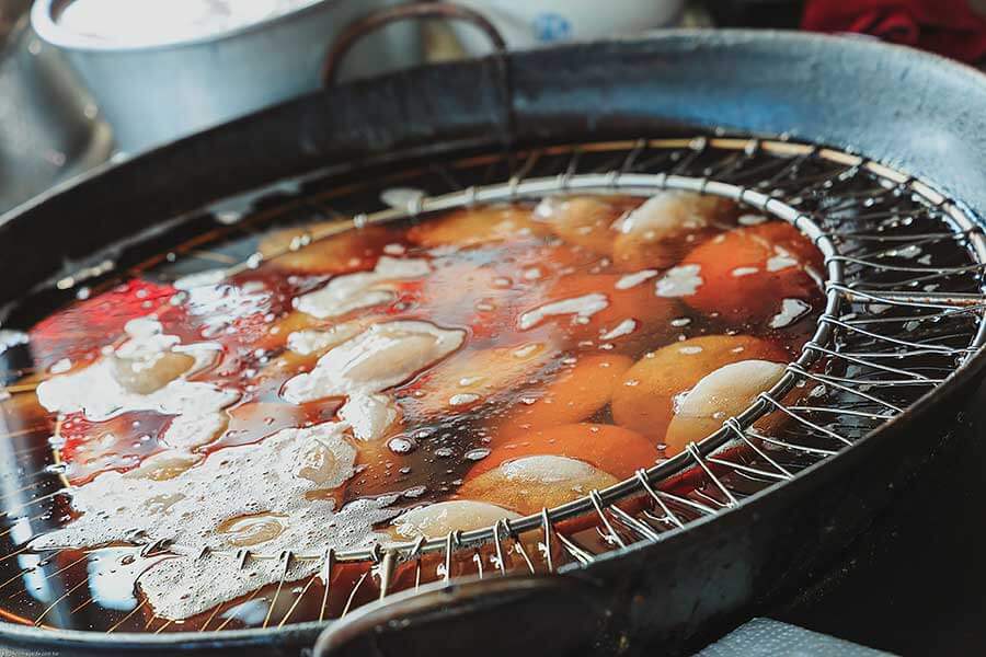 看到遠方日月潭邊的那棵大樹了嗎？左去右回，開始！