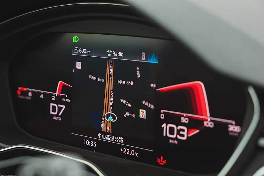 看到遠方日月潭邊的那棵大樹了嗎？左去右回，開始！