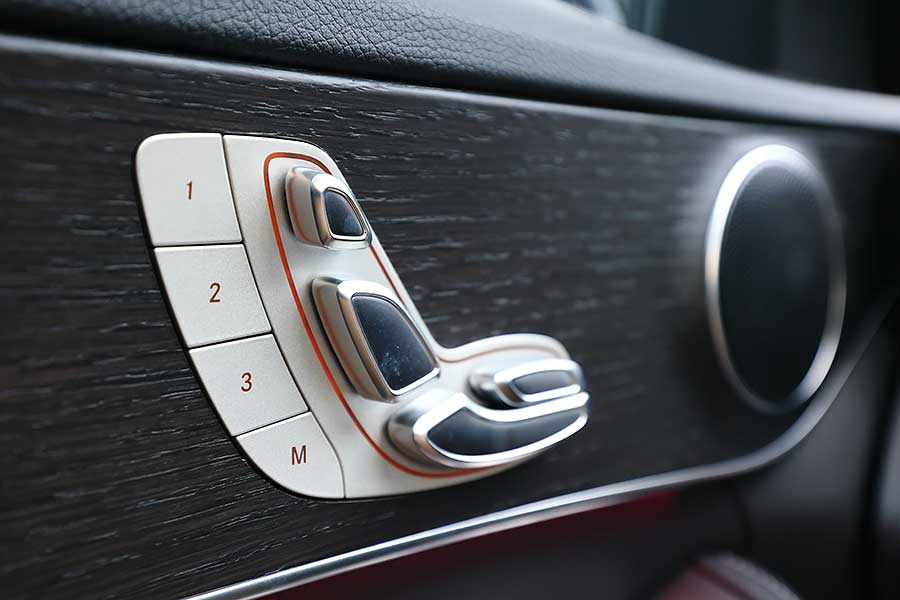 看到遠方日月潭邊的那棵大樹了嗎?左去右回,開始!