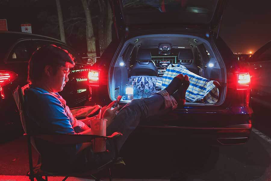 看到遠方日月潭邊的那棵大樹了嗎?左去右回,開始!