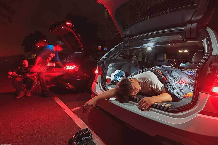 看到遠方日月潭邊的那棵大樹了嗎?左去右回,開始!