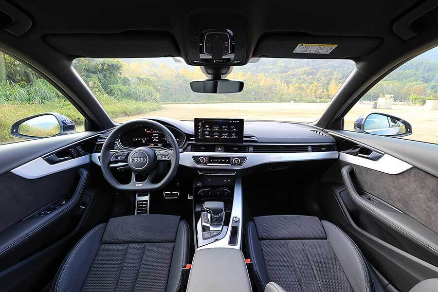 看到遠方日月潭邊的那棵大樹了嗎?左去右回,開始!