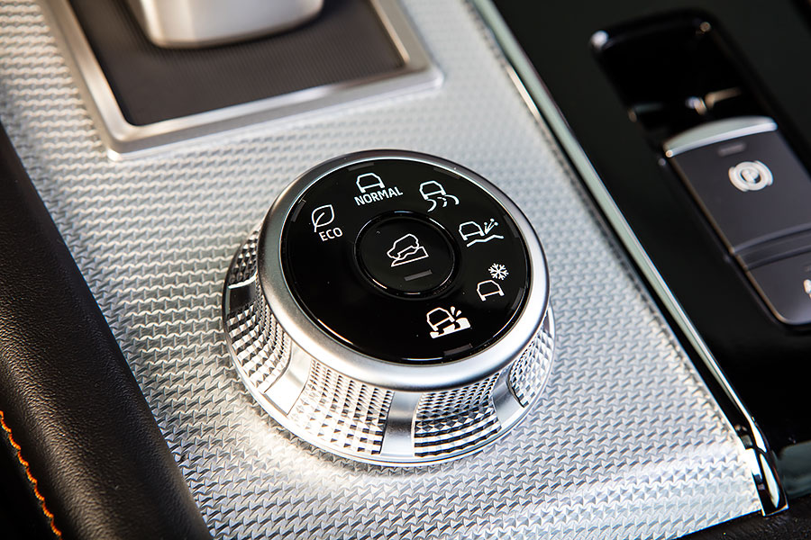 別再說人家萬年不變了，異鄉人這次可是完全煥然一新了呢！