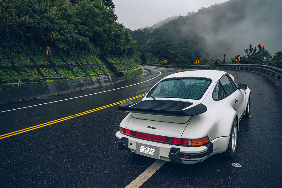 它曾是最受矚目的911,在30年後看來依舊風流倜儻。