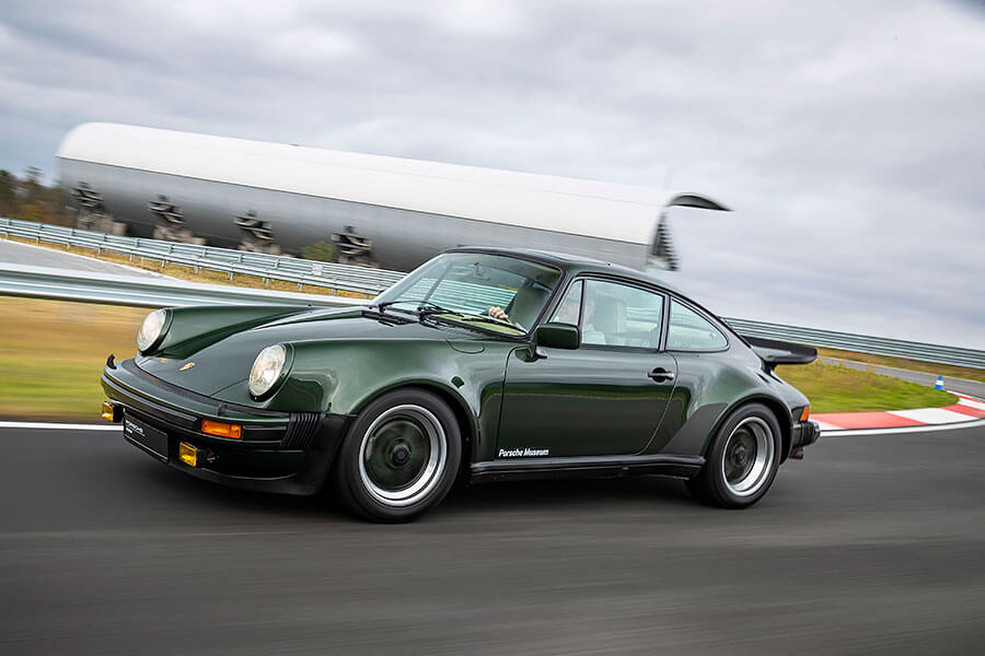 它曾是最受矚目的911,在30年後看來依舊風流倜儻。