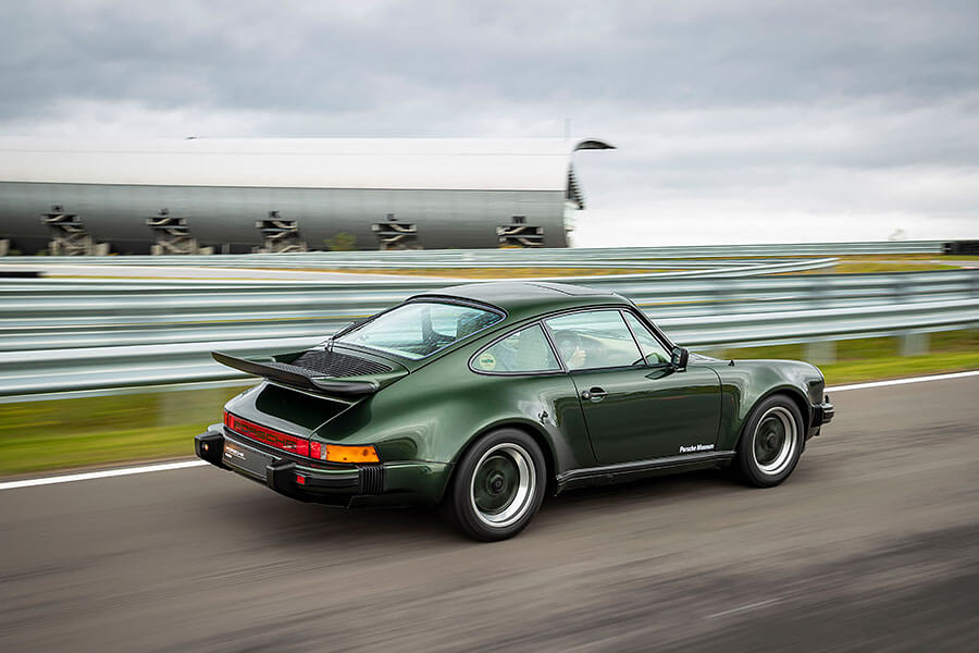 它曾是最受矚目的911,在30年後看來依舊風流倜儻。