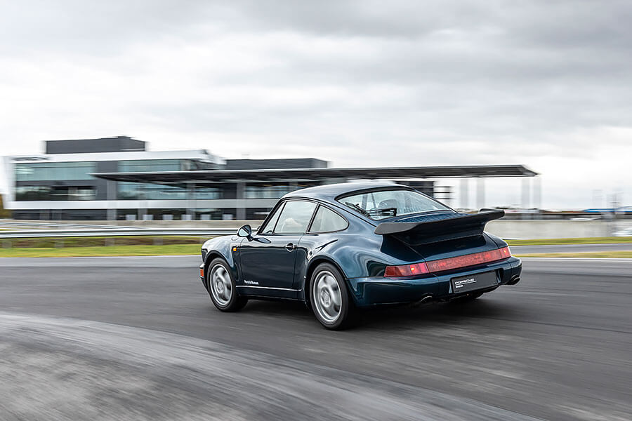 它曾是最受矚目的911,在30年後看來依舊風流倜儻。