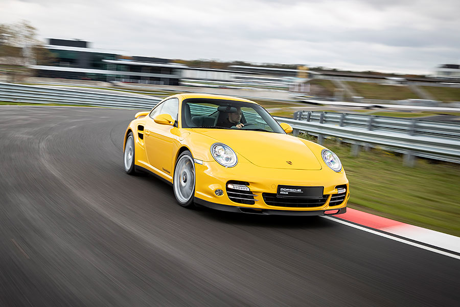 它曾是最受矚目的911,在30年後看來依舊風流倜儻。