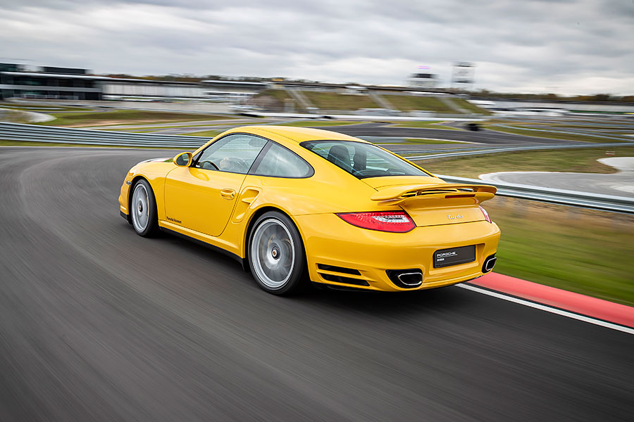 它曾是最受矚目的911,在30年後看來依舊風流倜儻。