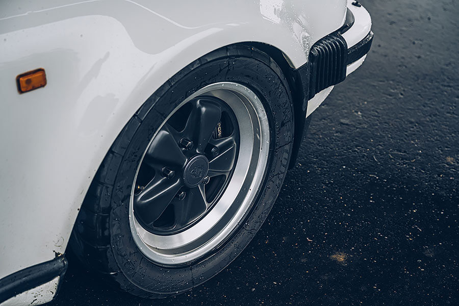 它曾是最受矚目的911,在30年後看來依舊風流倜儻。