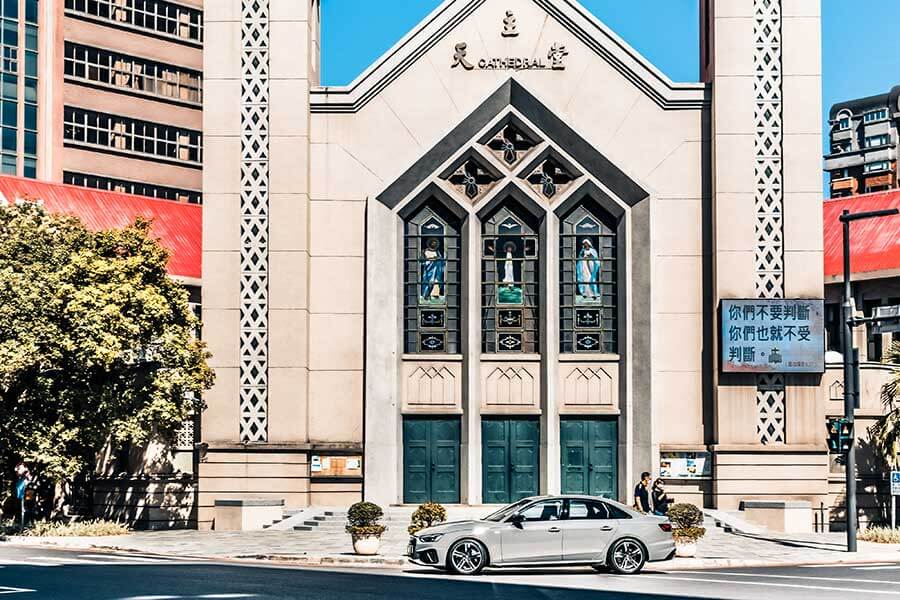 有時候，四門房車的尊貴氣質，不見得是旅行車學得來的。