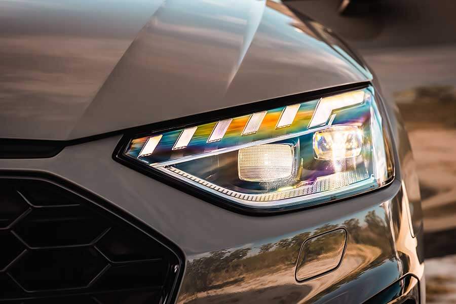 有時候，四門房車的尊貴氣質，不見得是旅行車學得來的。