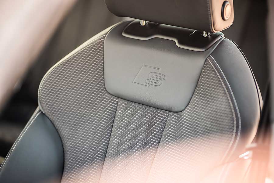 有時候，四門房車的尊貴氣質，不見得是旅行車學得來的。