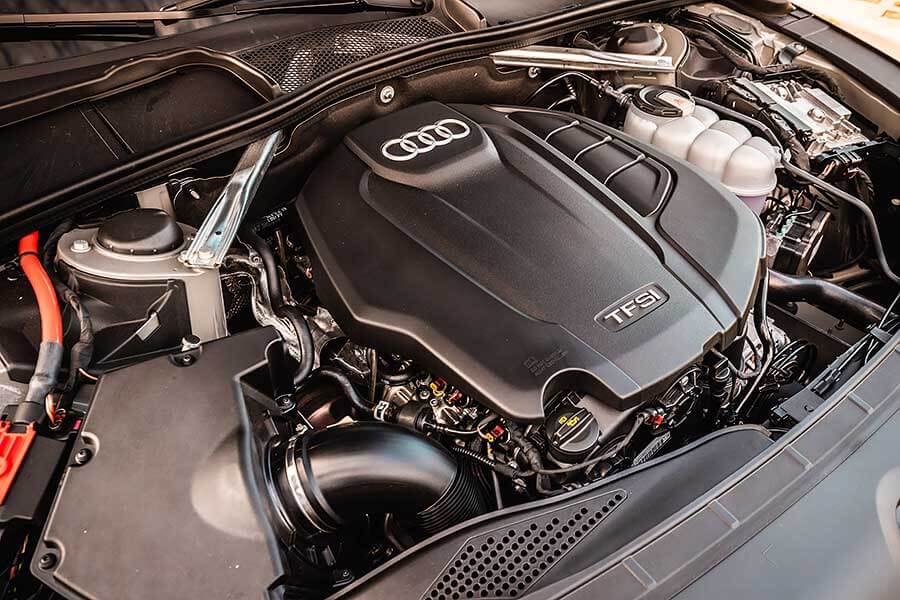 有時候，四門房車的尊貴氣質，不見得是旅行車學得來的。