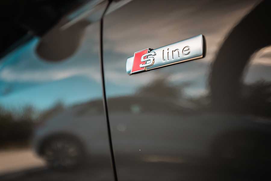 有時候，四門房車的尊貴氣質，不見得是旅行車學得來的。