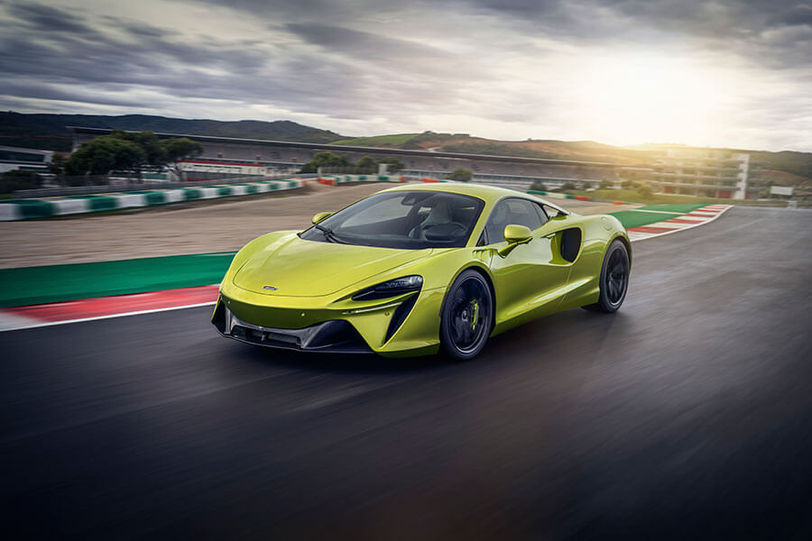 來了!來了!麥拉倫P1之後最強的新型油電飛鏢終於來了!