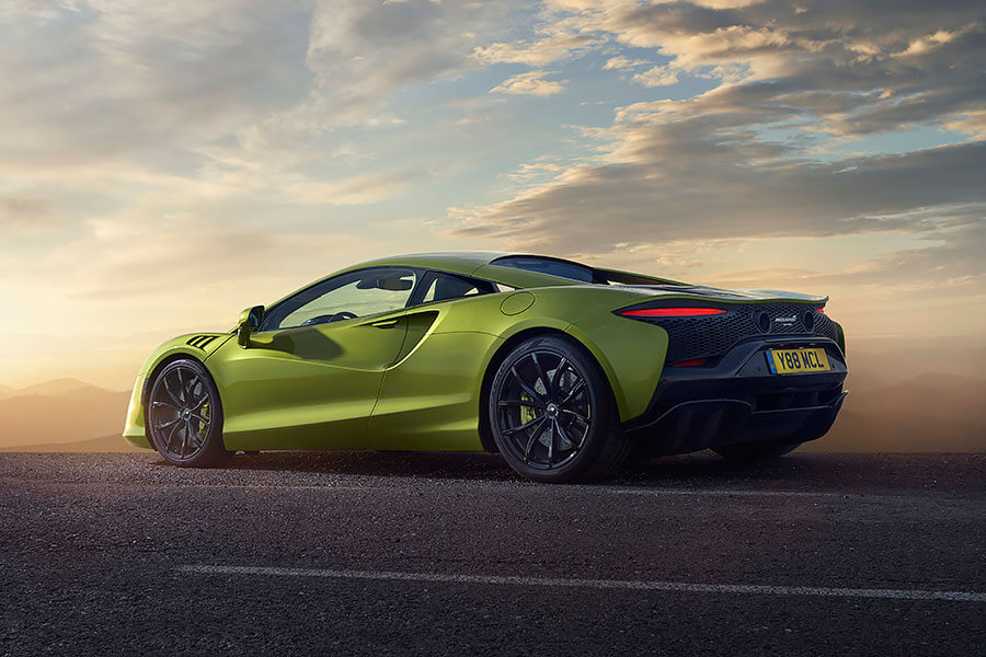 來了!來了!麥拉倫P1之後最強的新型油電飛鏢終於來了!