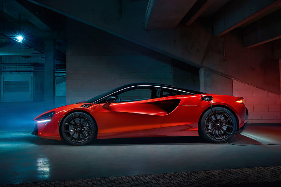 來了!來了!麥拉倫P1之後最強的新型油電飛鏢終於來了!