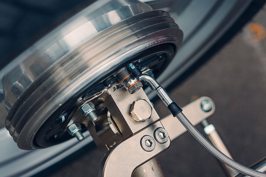 Bugatti Baby曾經是世上最絕的玩具車。相隔一個世紀後,這些玩具車現已捲土重來,而且尺寸剛好容得下成年人。發現目標,出擊!