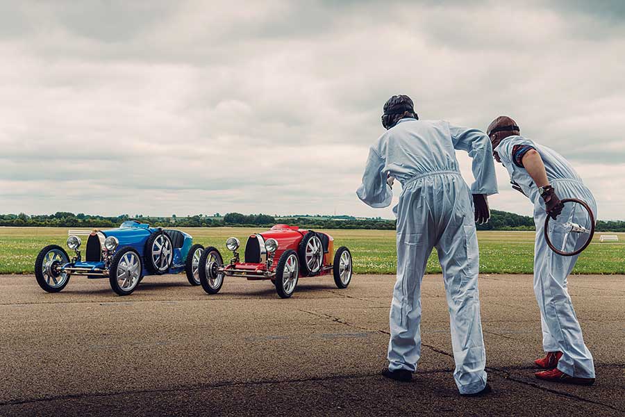 Bugatti Baby曾經是世上最絕的玩具車。相隔一個世紀後,這些玩具車現已捲土重來,而且尺寸剛好容得下成年人。發現目標,出擊!