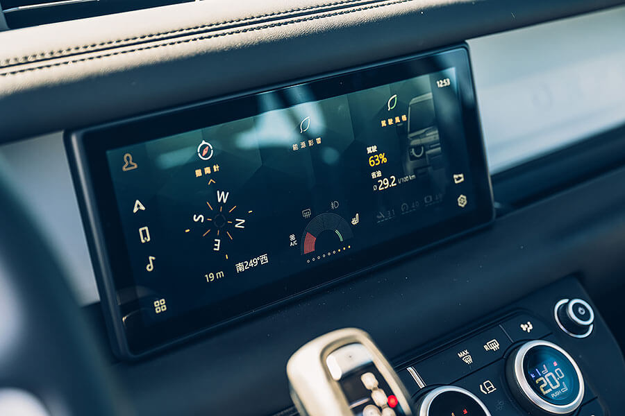 一部能場上威風超過七十年的車其實多不勝舉,但就一部以純Off Road定位的越野車來說,多年下來Defender依舊能一貫自家精神及風格。