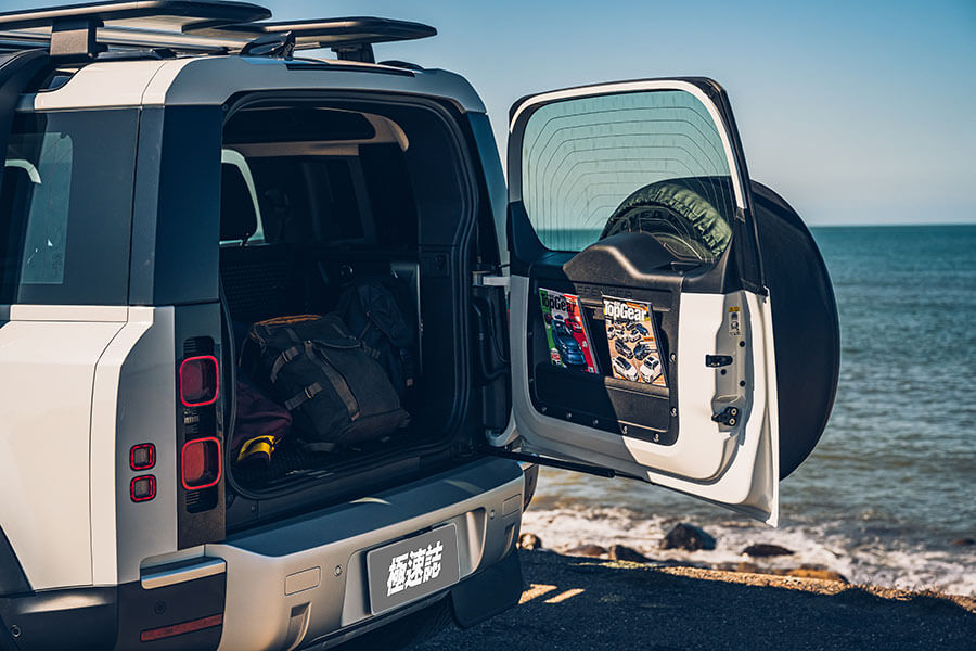 一部能場上威風超過七十年的車其實多不勝舉,但就一部以純Off Road定位的越野車來說,多年下來Defender依舊能一貫自家精神及風格。