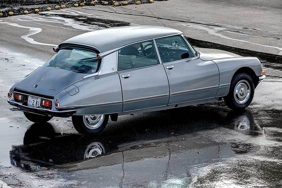 DS系列可謂當代Citroen的始祖,它的風格非常前衛,更有「太空船」和「圓形飛碟」之稱。