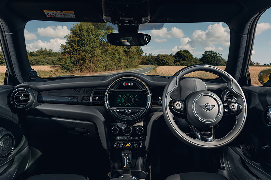 急於花掉3萬鎊,又剛好需要一部快捷乾淨的都會型汽車嗎?如今選擇之多終於到了可以隨便你挑的地步。