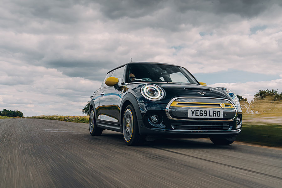 急於花掉3萬鎊,又剛好需要一部快捷乾淨的都會型汽車嗎?如今選擇之多終於到了可以隨便你挑的地步。