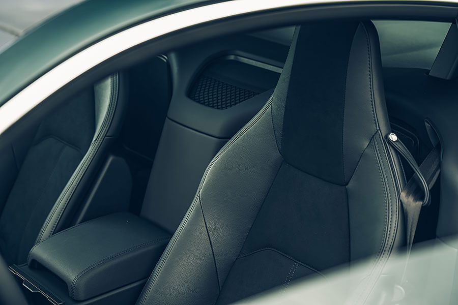 當有越來越多自訴跑格的車款充斥在世道上,一台很純粹的跑車更值得你去多多體會。