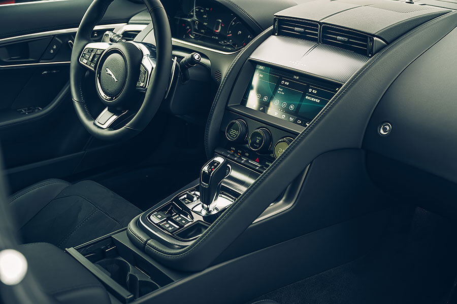 當有越來越多自訴跑格的車款充斥在世道上,一台很純粹的跑車更值得你去多多體會。