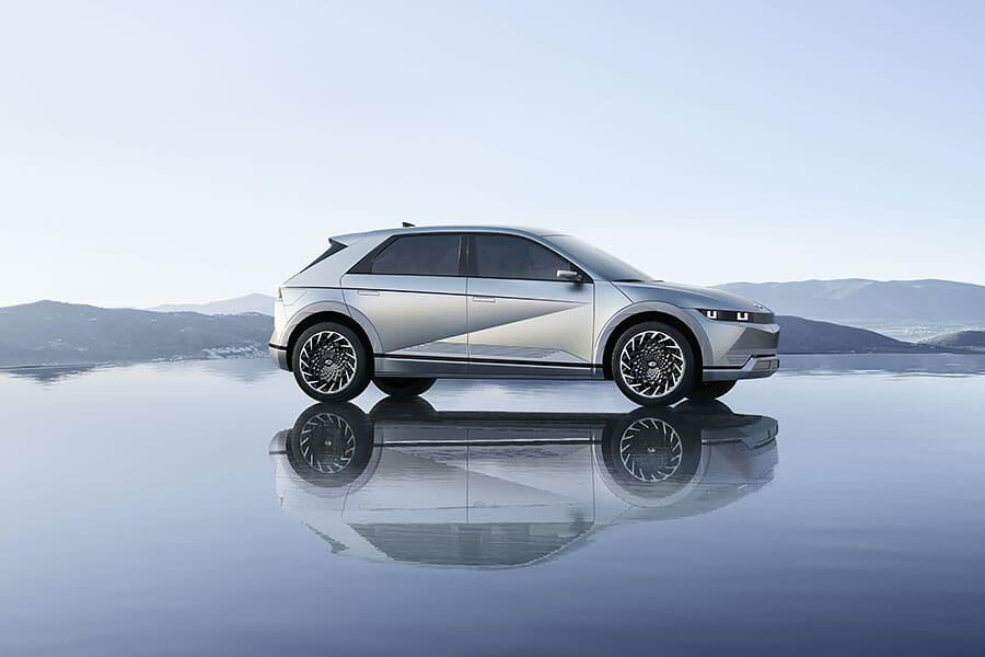 還記得2019年概念車Hyundai 45 EV Concept嗎?它現在已經換好全新名字準備量產問市了!