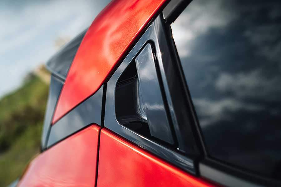 在它身上彷彿看見一套進化公式的演繹,這由裡而外的演化程度絕對精采,就像看著人類由多毛狒狒一步一腳印的進化論。