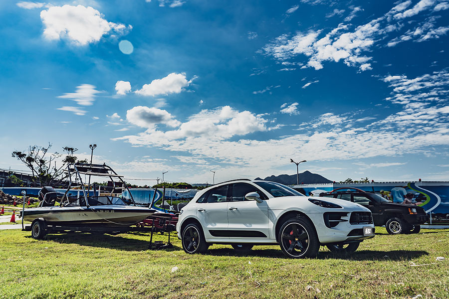 我一直都跟大家強調,掛上GTS名牌的系列,都是最該買的保時捷。