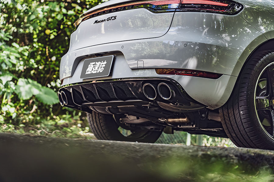 我一直都跟大家強調,掛上GTS名牌的系列,都是最該買的保時捷。